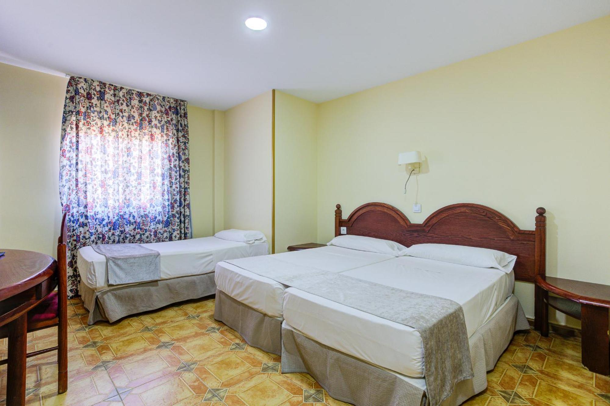 Hotel Pizarro Humanes de Madrid Extérieur photo