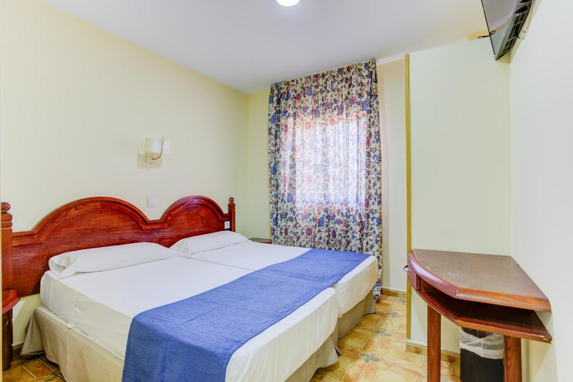 Hotel Pizarro Humanes de Madrid Extérieur photo
