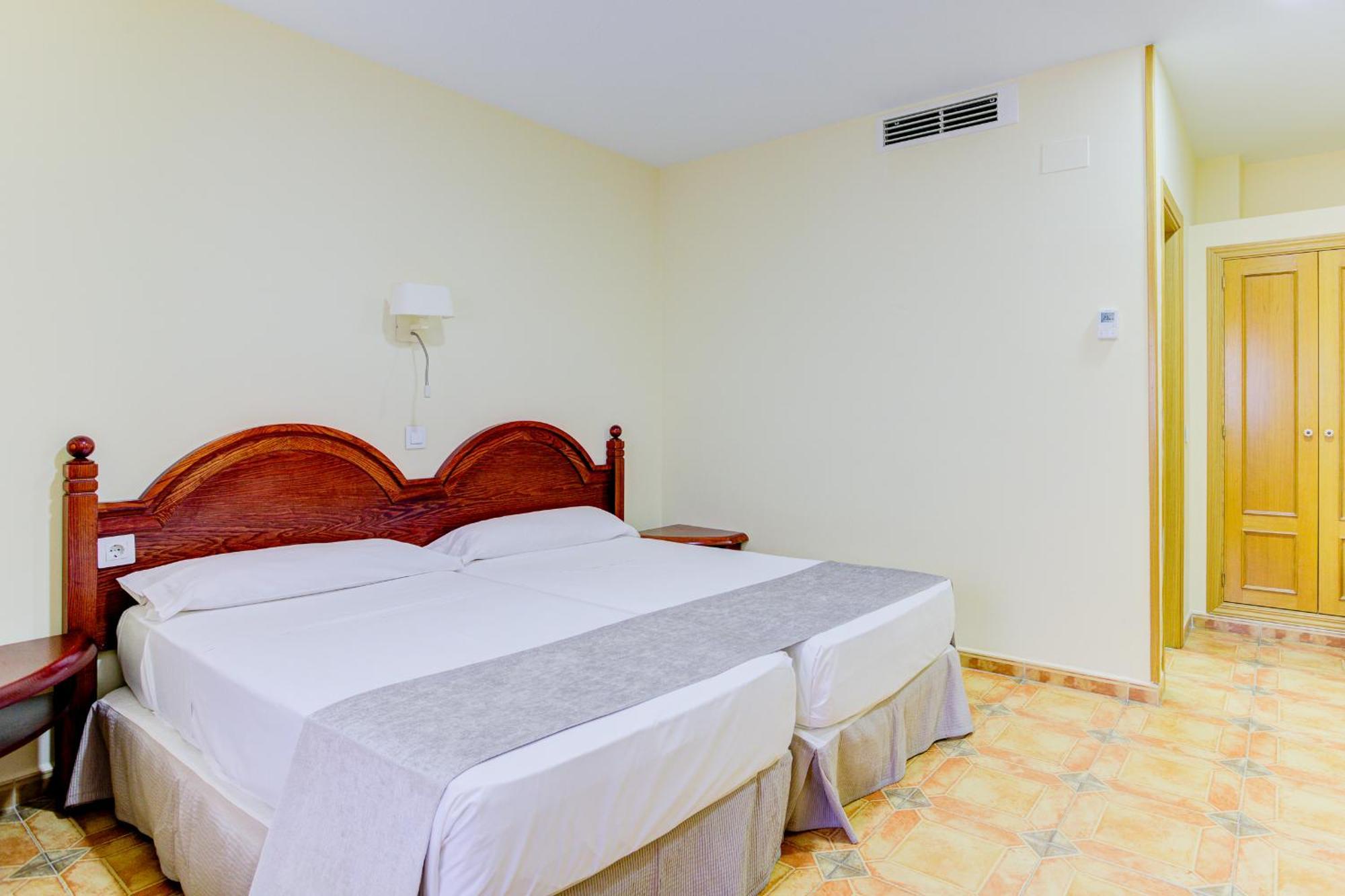 Hotel Pizarro Humanes de Madrid Extérieur photo